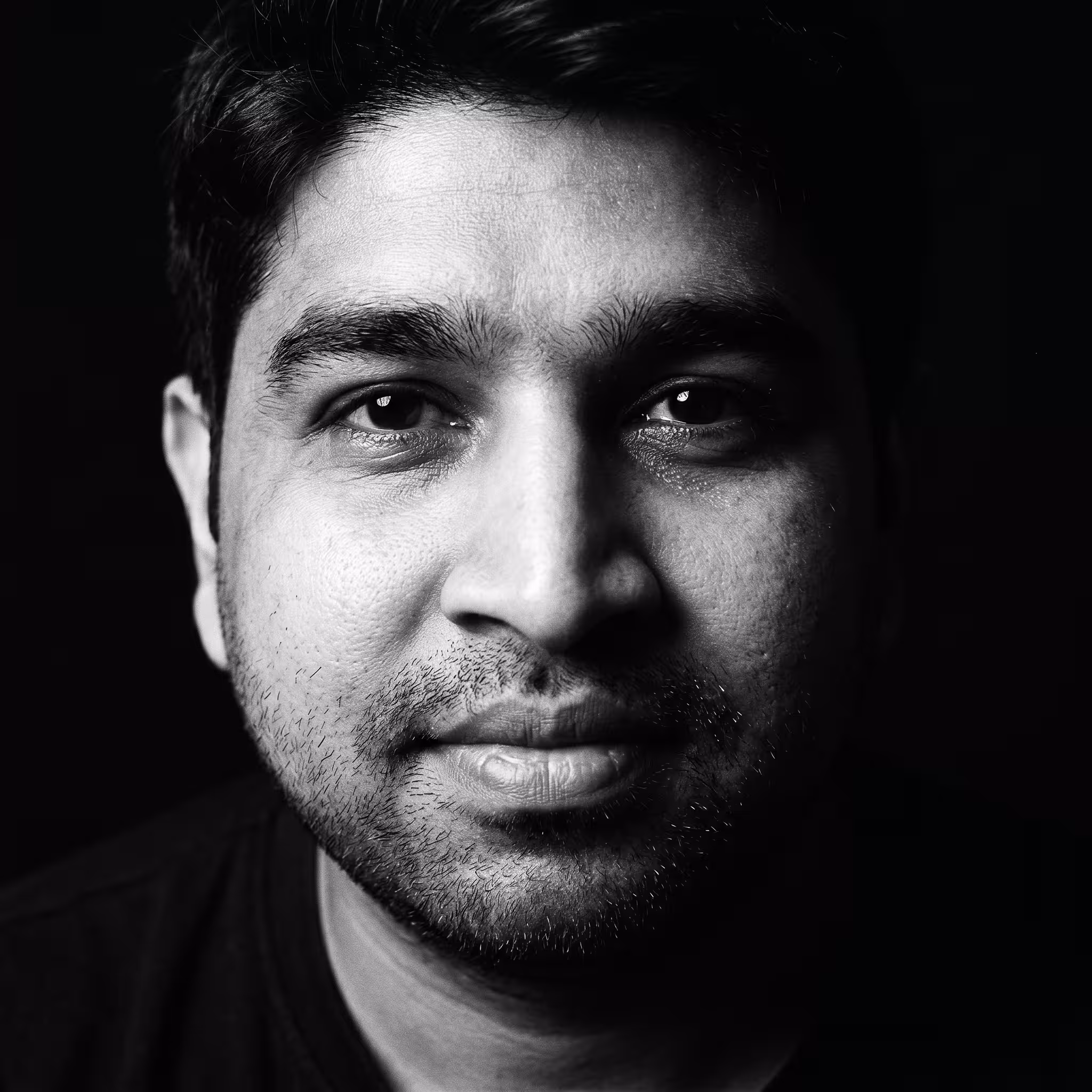 Dramatic_black_and_white_headshot_202605132128